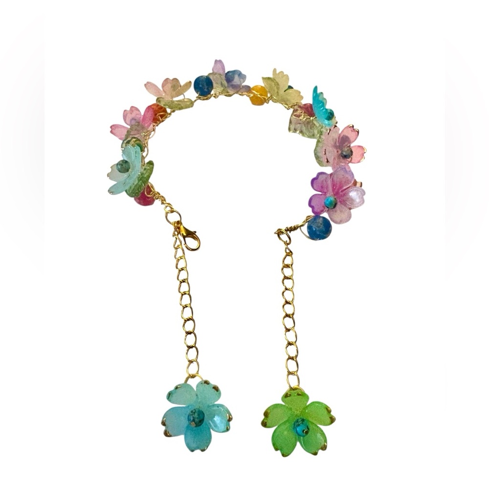 Fairy Bracelet with Lucite Flowers, Leaves,Chrysocolla Beads and Sediment Jasper - Picture 5 of 6